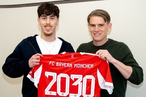 Médio português de 19 anos assina primeiro contrato profissional no Bayern