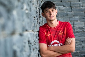 OFICIAL: Charlie Patino reforça o Swansea City por empréstimo do Arsenal