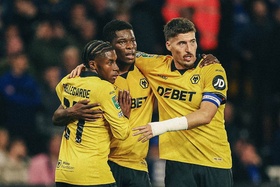 Arsenal cede empate nos descontos frente ao último classificado