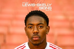 Arsenal renova contrato de Myles Lewis-Skelly