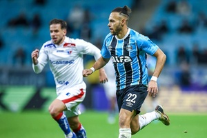 Renato Paiva pressionado: Fortaleza afunda no Brasileirão após derrota no Grêmio