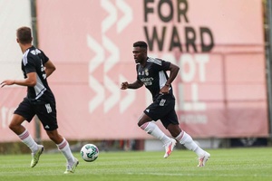 Benfica B perde frente ao Casa Pia em jogo de preparação realizado no Seixal
