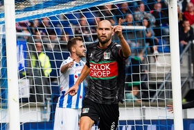 Bas Dost agradece apoio após queda inanimada em jogo nos Países Baixos