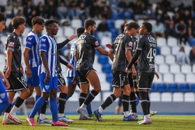 Vitória vence particular com reviravolta de Nélson Oliveira