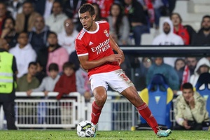 OFICIAL: Benfica empresta avançado Henrique Araújo ao Famalicão