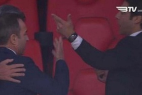 Benfica-SC Braga: Rui Costa e Salvador com "acesa" troca de palavras na tribuna da Luz