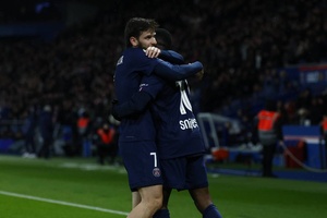 Paris Saint-Germain vence Lille e assume comando provisório da Liga francesa
