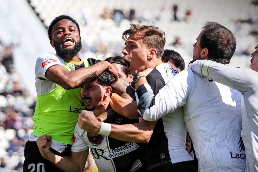 II Liga: Farense quebra jejum caseiro com triunfo nos minutos finais