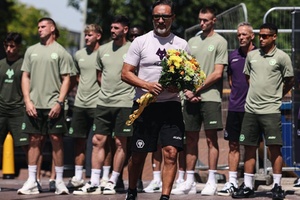 Wolves e Vítor Pereira homenageiam Diogo Jota em memorial emocionante