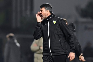 Insólito: Treinador do Tondela agride presidente após empate