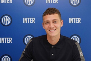 À atenção do Benfica: Pavard desfalca Inter Milão até final do ano devido a lesão no joelho