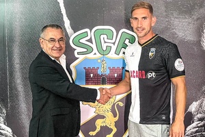 Farense: Central Gonçalo Silva continua no clube algarvio mais uma temporada
