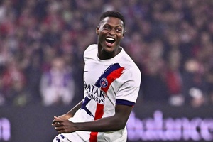 Golo de Nuno Mendes no empate com Lille mantém PSG na liderança