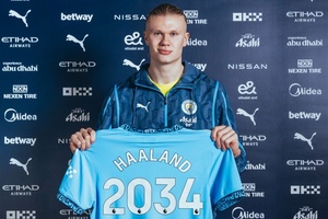 Haaland assina renovação recorde com o City e fica mais uma década em Manchester