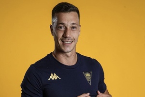 OFICIAL: Alex Soares regressa a Portugal e assina pelo Estoril Praia por uma época