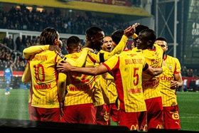 Lens recupera comando da I Liga francesa ao vencer Auxerre pela margem mínima