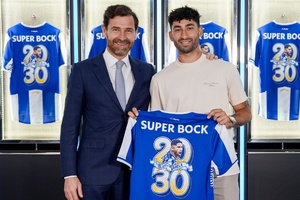 Alan Varela prolonga ligação ao FC Porto até 2030