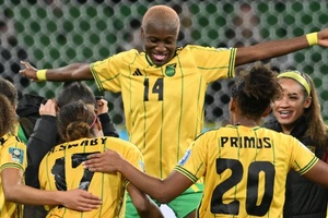 Mundial feminino: Brasil cai com estrondo, Jamaica e África do Sul estreiam-se nos oitavos