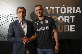 OFICIAL: Charles deixa o Olympiakos de Nicósia e reforça V. Guimarães até 2025