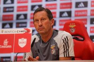 Benfica: Schmidt confirma que Kokçu, Bah e Di María falham viagem aos Açores