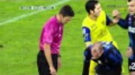 Samuel Eto´o imita cabeçada de Zidane