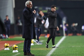Mourinho acusa jogadores do Benfica: "Não merecemos vencer, a primeira parte foi um desastre"