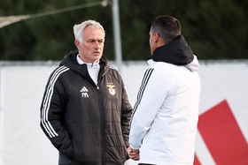 Adjunto de Mourinho castigado após ameaças nas meias-finais da Taça da Liga