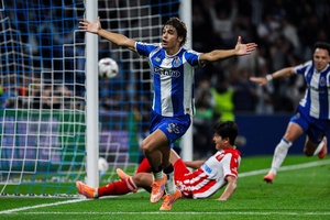 LE: Rodrigo Mora resolve aos 89 e FC Porto vence Estrela Vermelha
