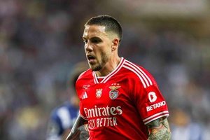 Benfica: Águias no mercado por um lateral esquerdo após Ristic ser "riscado" por Schmidt