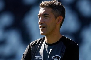 Mercado: Laurent Blanc em risco de ser despedido. Textor pode levar Bruno Lage para Lyon