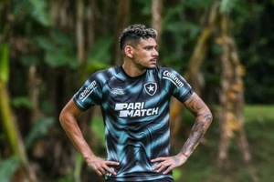Brasil: Tiquinho Soares vence disputa com Hulk e recebe o título de melhor jogador parabaiano