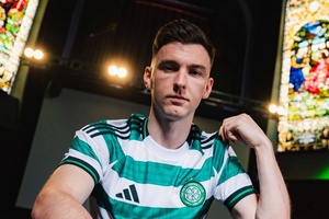 Kieran Tierney regressa ao Celtic após cinco anos no Arsenal