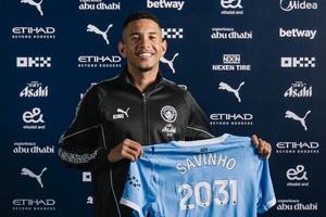 Savinho renova com Manchester City até 2031, anuncia clube inglês