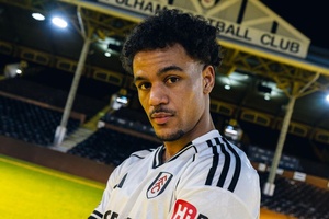 OFICIAL: Fulham contrata Oscar Bobb ao Manchester City