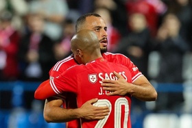 "Árbitro poupou para ajudar o Benfica"