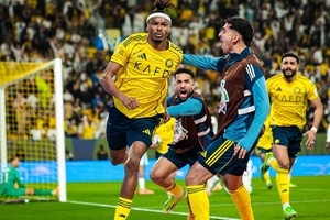 Al Nassr mantém liderança isolada na Liga saudita com golo aos 90+5
