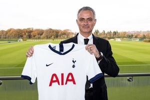Daniel Levy sem dúvidas: "Trazer Mourinho e Conte para o Tottenham foi um grande erro"