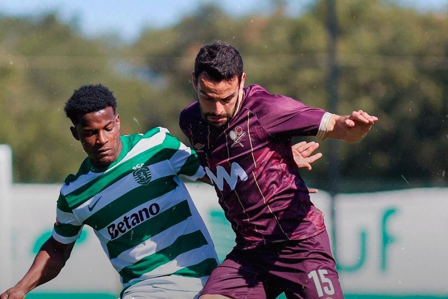 Leixões vence Sporting B com menos um e sobe na II Liga