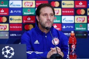Pedro Proença felicita técnico Pedro Martins por título de campeão do Olympiacos