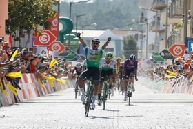 Ciclismo: Leangel Linarez vence primeira etapa ao sprint da Volta a Portugal