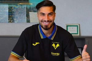 OFICIAL: Hertha Berlin cede Suat Serdar ao Hellas Verona por uma temporada