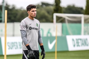 Guarda-redes João Virgínia em estreia no treino do Sporting