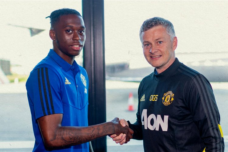 Mercado: Wan-Bissaka assinou contrato com Manchester United por cinco épocas