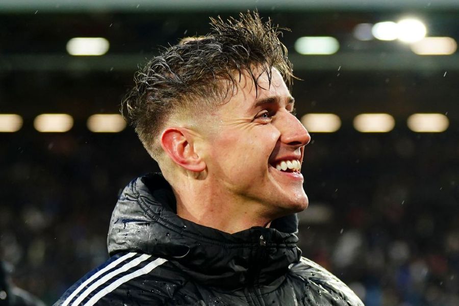OFICIAL: Fulham de Marco Silva anuncia renovação de contrato do capitão Tom Cairney
