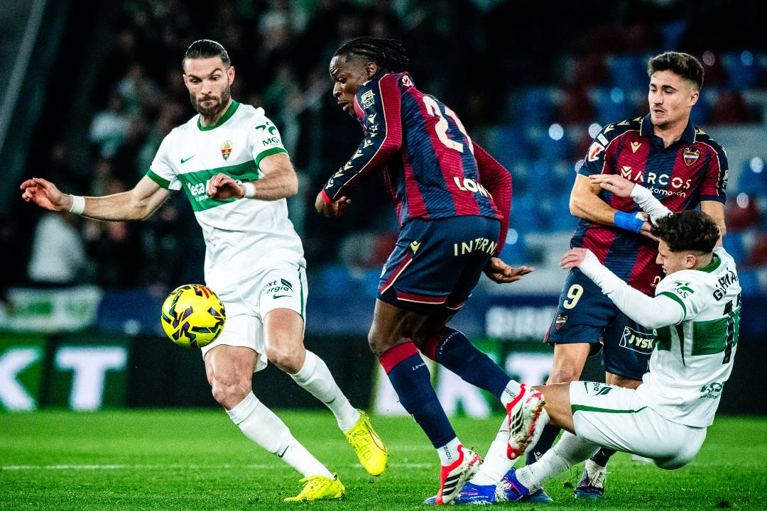 Levante, de Luís Castro, estreia-se a vencer em casa na Liga espanhola
