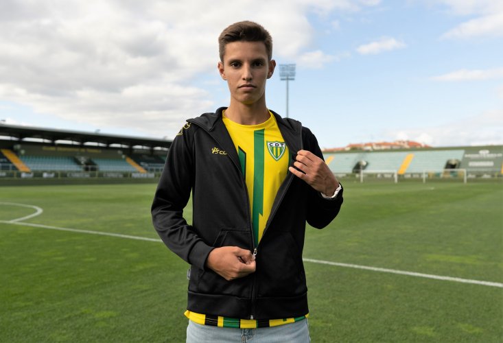 Mercado: Benfica empresa jogador Tiago Dantas ao Tondela sem opção de compra