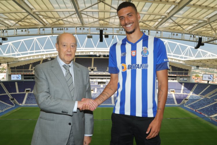 FC Porto: Pinto da Costa diz que Carmo vem colmatar «grande lacuna» provocada por Mbemba