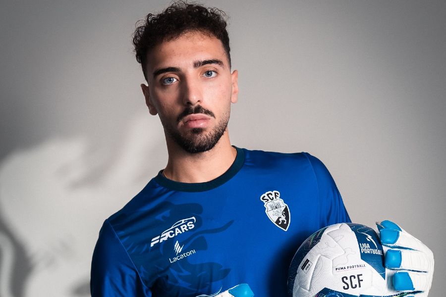 OFICIAL: Guarda-redes Brian Araújo assina por duas épocas com o Farense