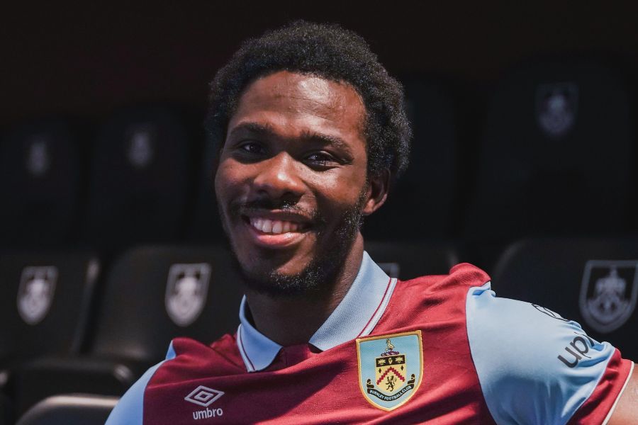 OFICIAL: David Fofana regressa à Premier League pelas portas do Burnley