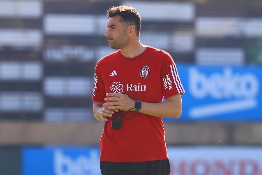 OFICIAL: Burak Yilmaz apresenta demissão após um mês no comando técnico do Besiktas